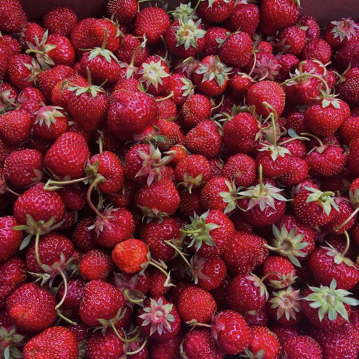 Nature's Berries Box: Pure and Sun-kissed